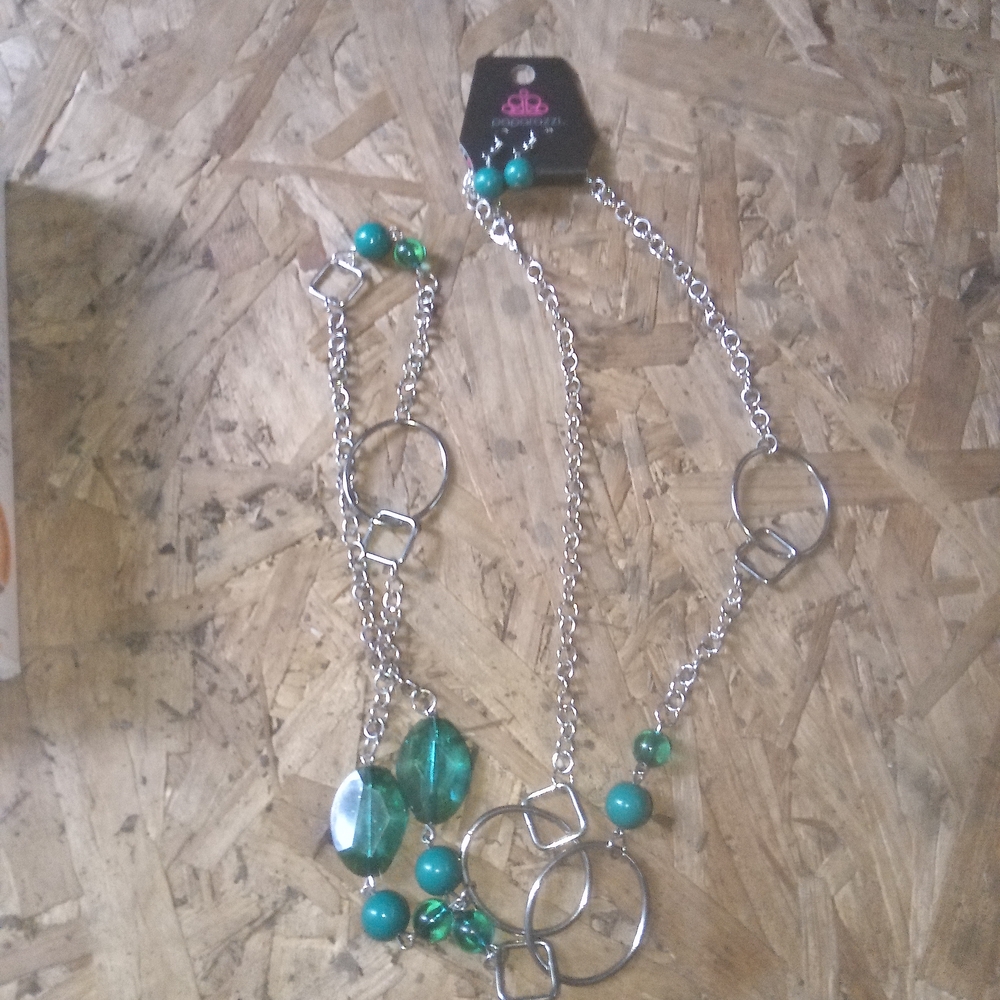 Paparazzi Silver and Green Necklace